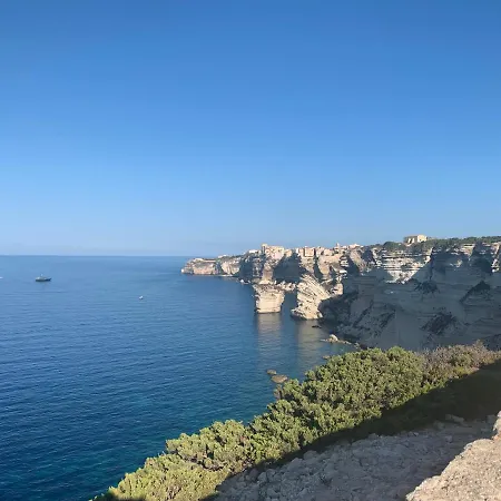 Guest house Les Soleluna Bonifacio 2*
