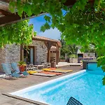 Soleluna Jeanne Guest house 2*
